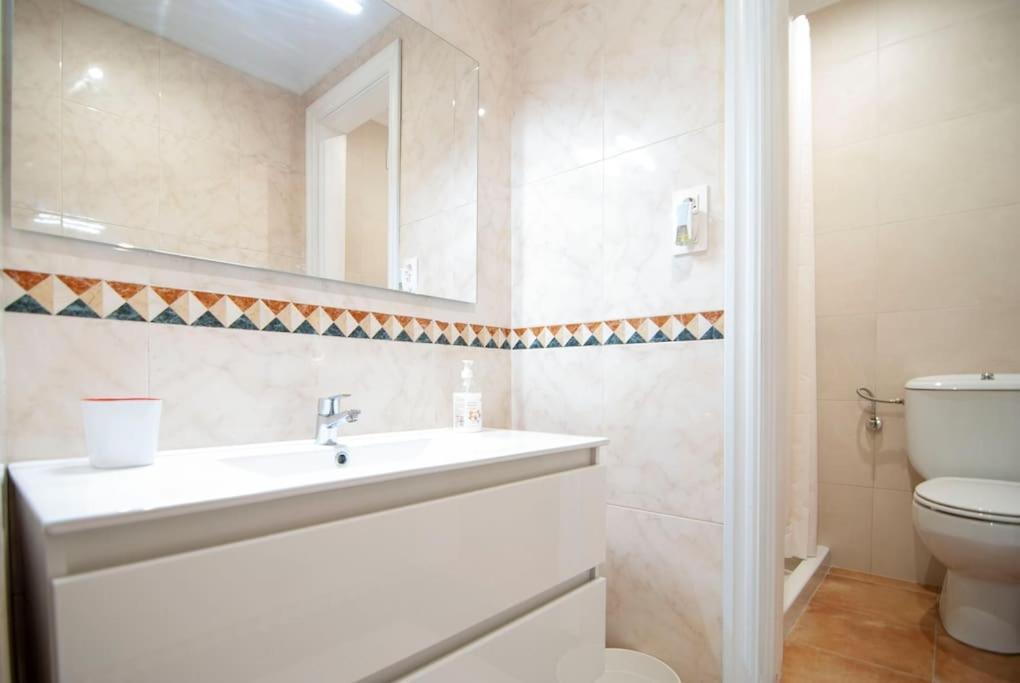 Familias Y Grupos - Muy Buena Ubicacion - Bilbao Apartment Ngoại thất bức ảnh