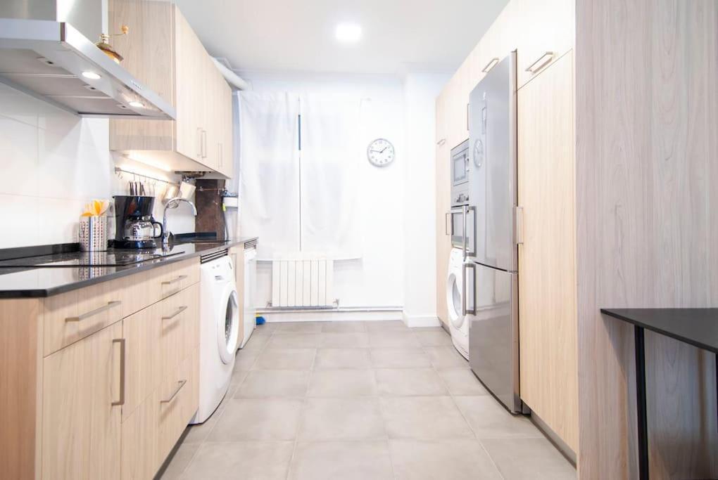 Familias Y Grupos - Muy Buena Ubicacion - Bilbao Apartment Ngoại thất bức ảnh